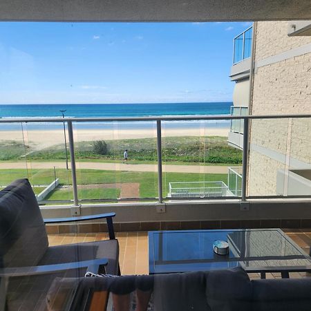 גולד קוסט Pacific Surf Absolute Beachfront Apartments מראה חיצוני תמונה