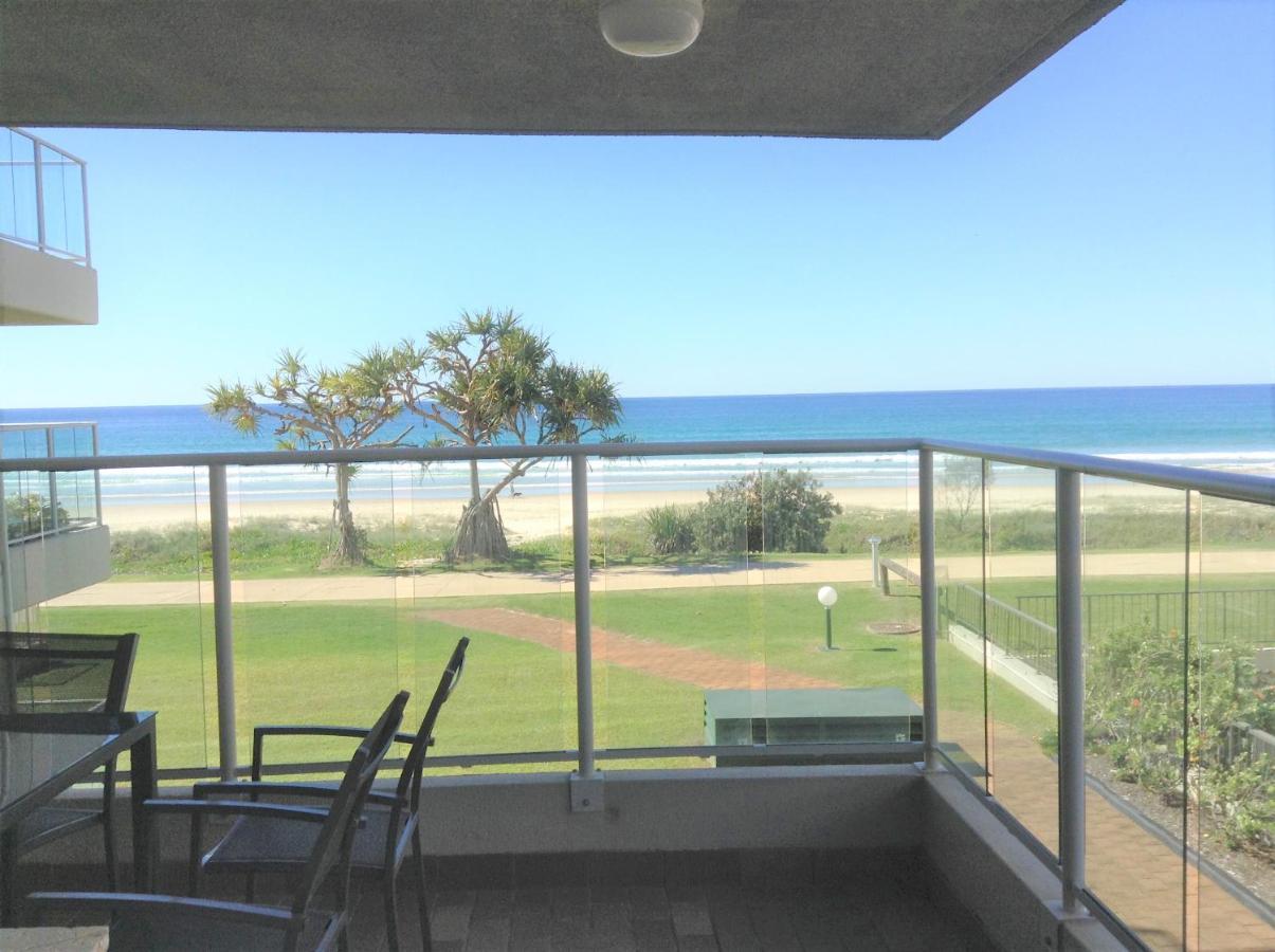 גולד קוסט Pacific Surf Absolute Beachfront Apartments מראה חיצוני תמונה