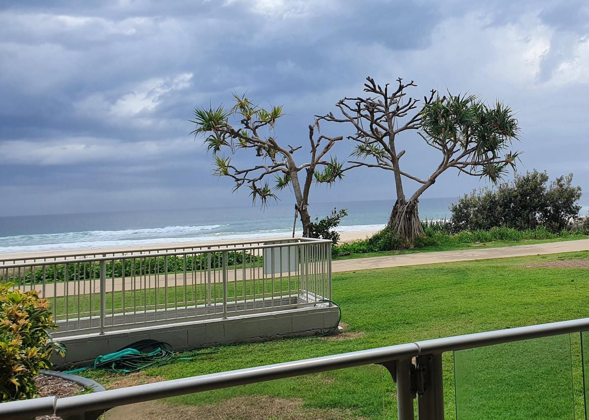 גולד קוסט Pacific Surf Absolute Beachfront Apartments מראה חיצוני תמונה