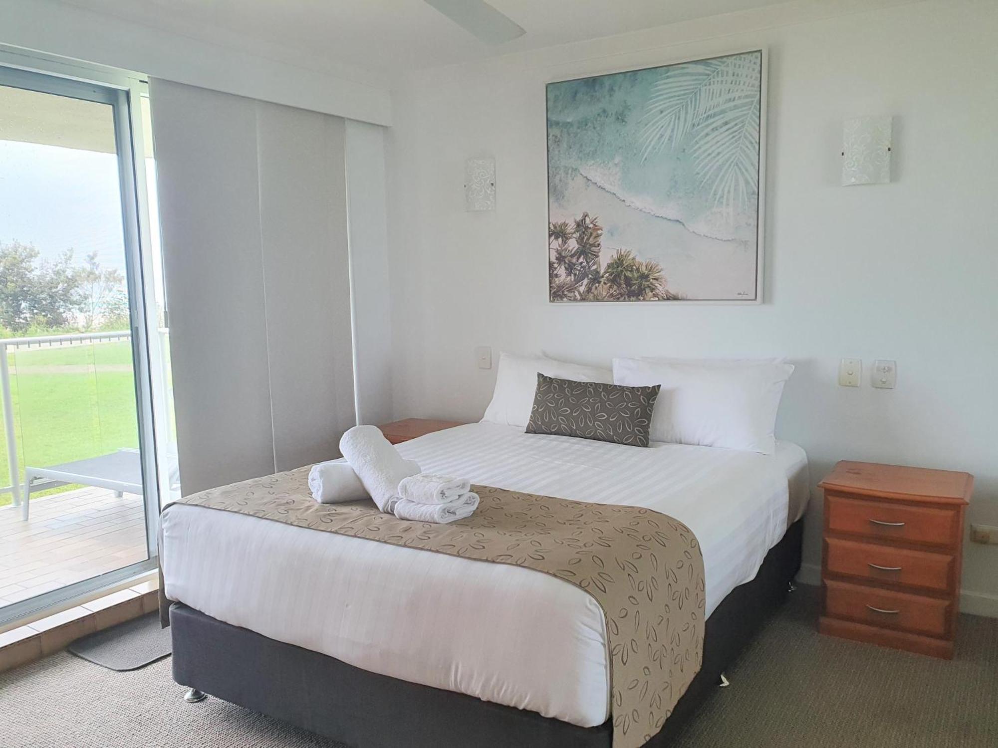 גולד קוסט Pacific Surf Absolute Beachfront Apartments מראה חיצוני תמונה
