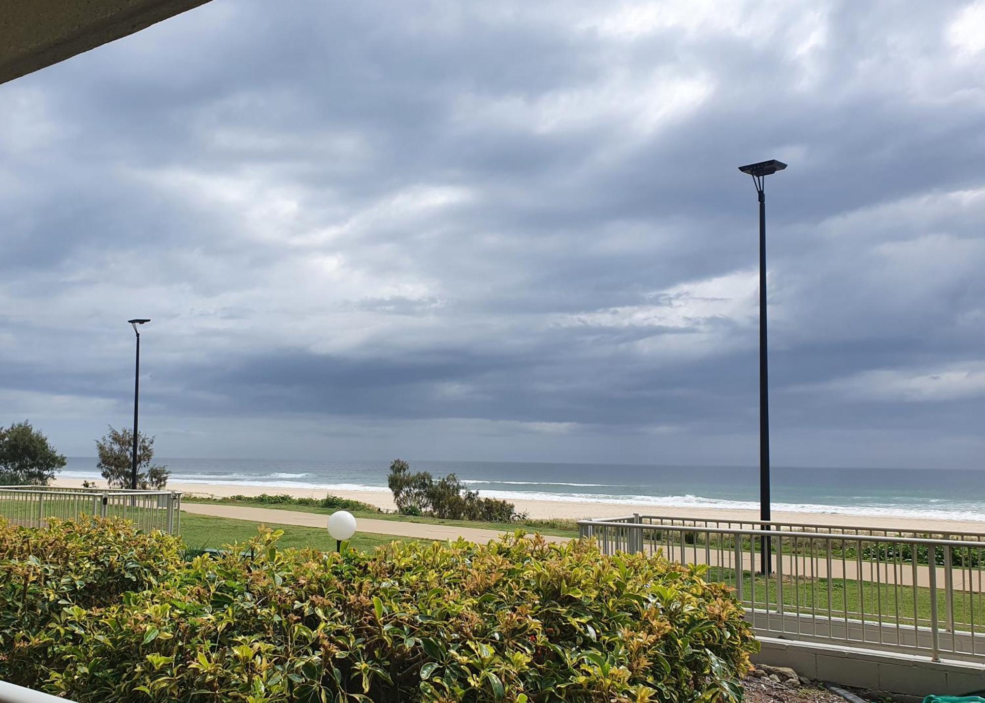 גולד קוסט Pacific Surf Absolute Beachfront Apartments מראה חיצוני תמונה