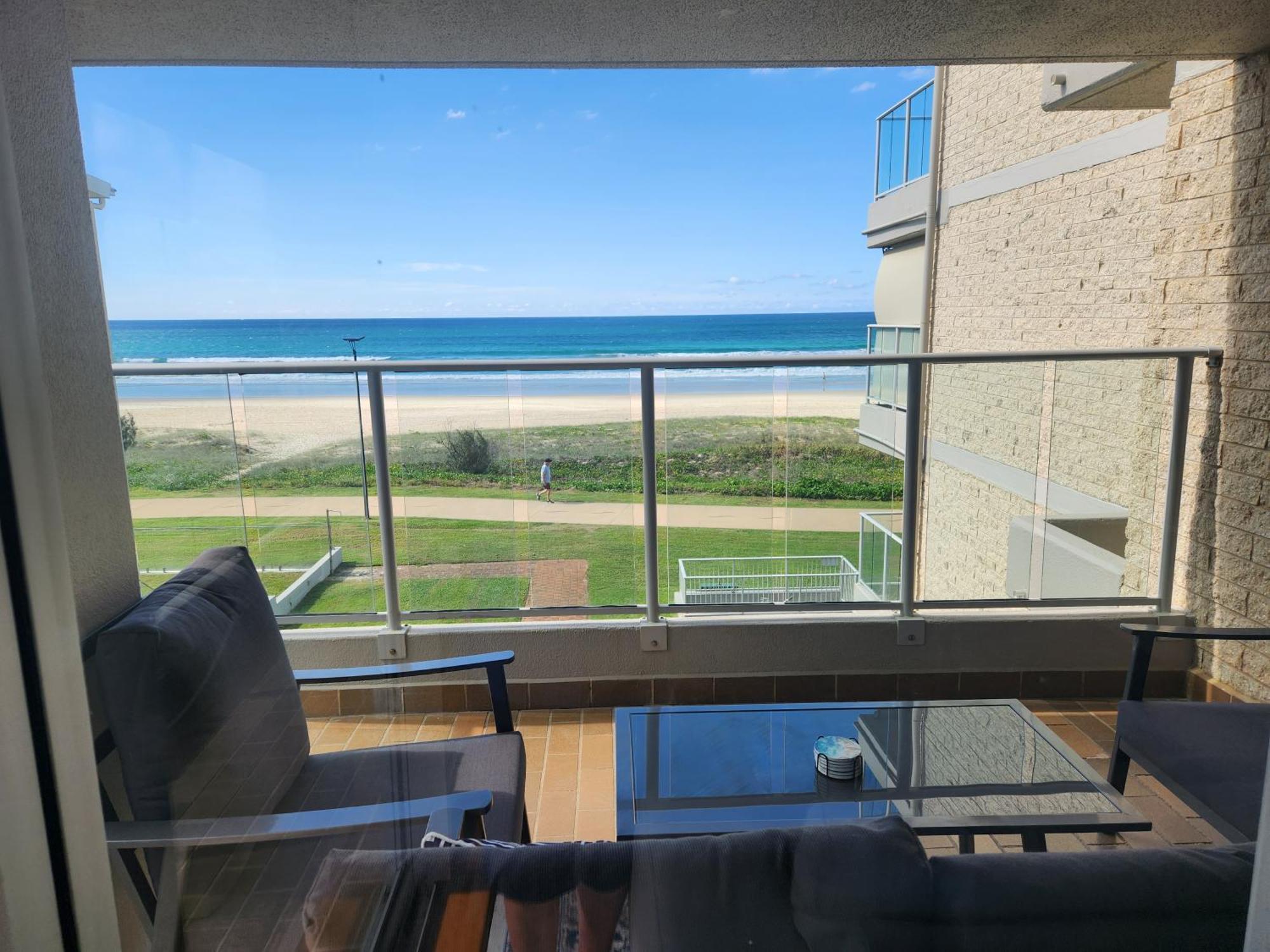 גולד קוסט Pacific Surf Absolute Beachfront Apartments מראה חיצוני תמונה