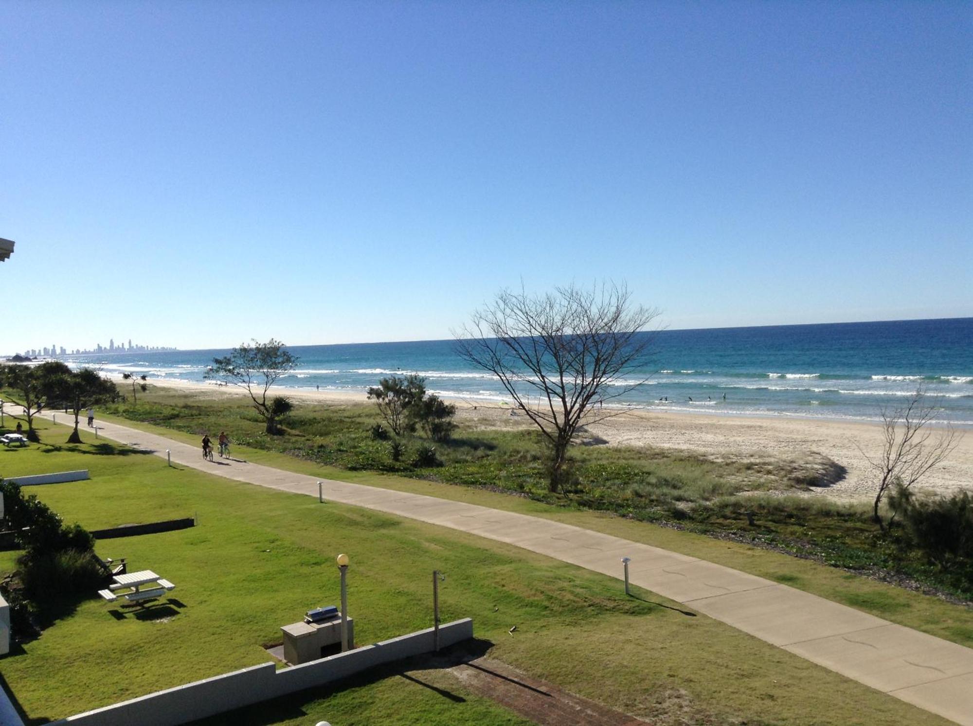 גולד קוסט Pacific Surf Absolute Beachfront Apartments מראה חיצוני תמונה