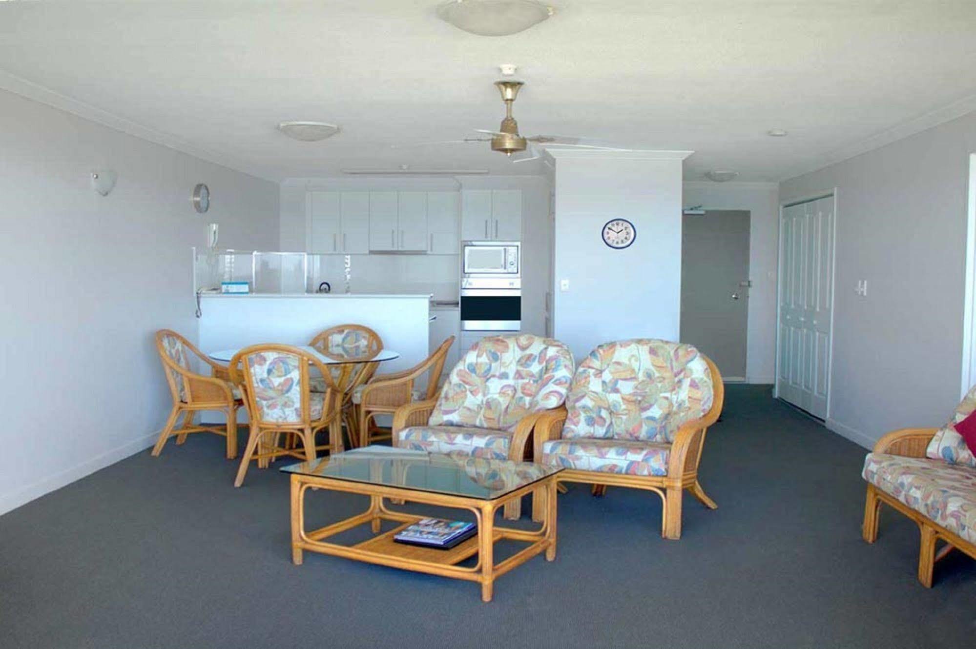 גולד קוסט Pacific Surf Absolute Beachfront Apartments מראה חיצוני תמונה