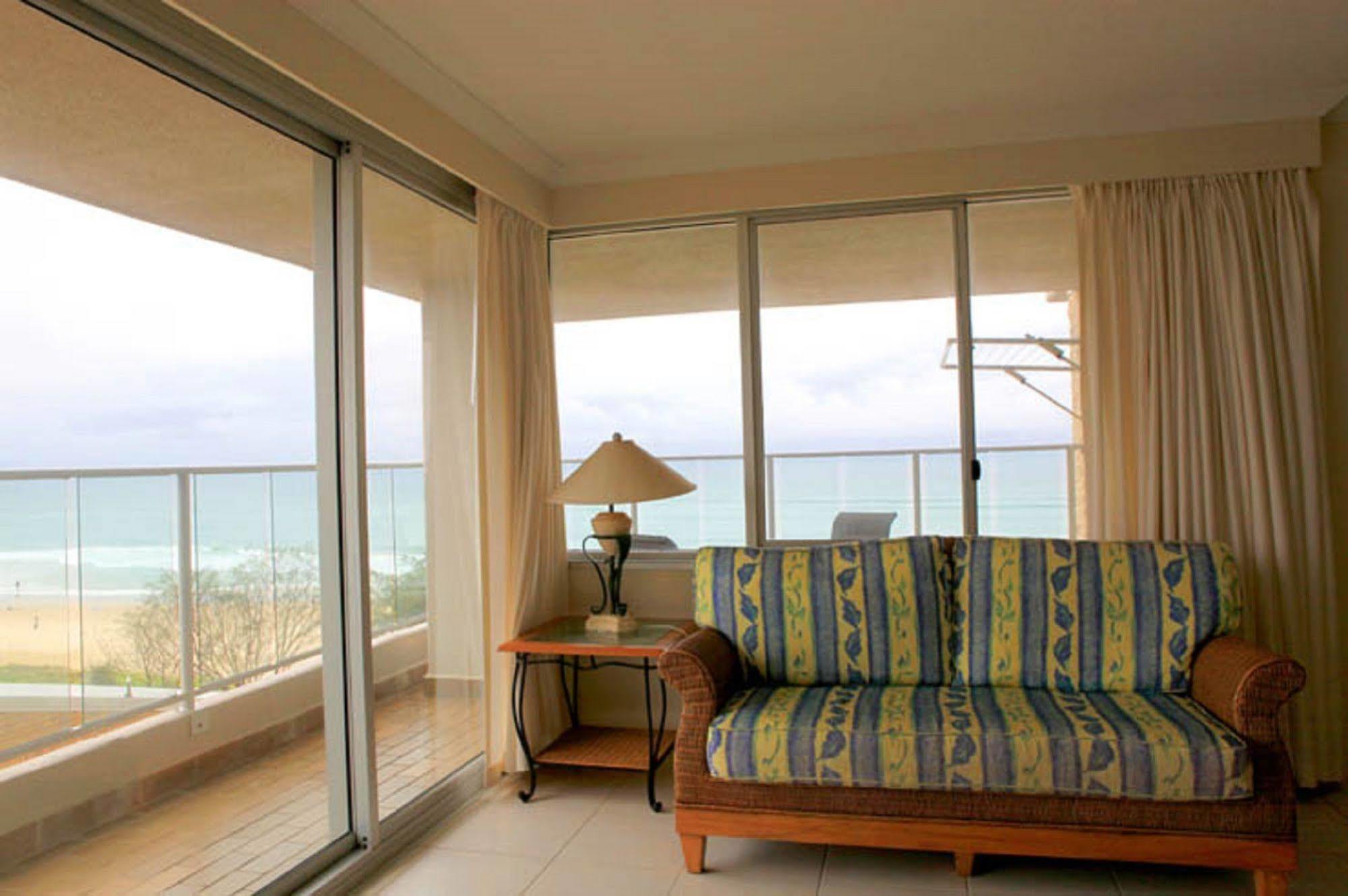 גולד קוסט Pacific Surf Absolute Beachfront Apartments מראה חיצוני תמונה