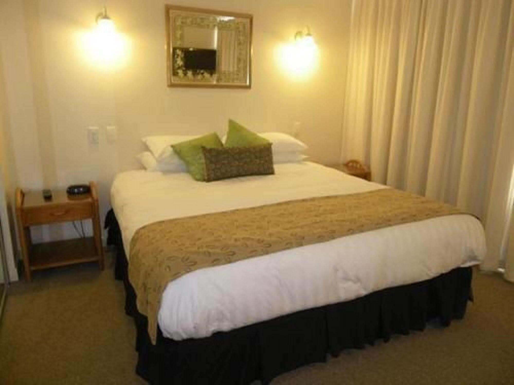 גולד קוסט Pacific Surf Absolute Beachfront Apartments מראה חיצוני תמונה