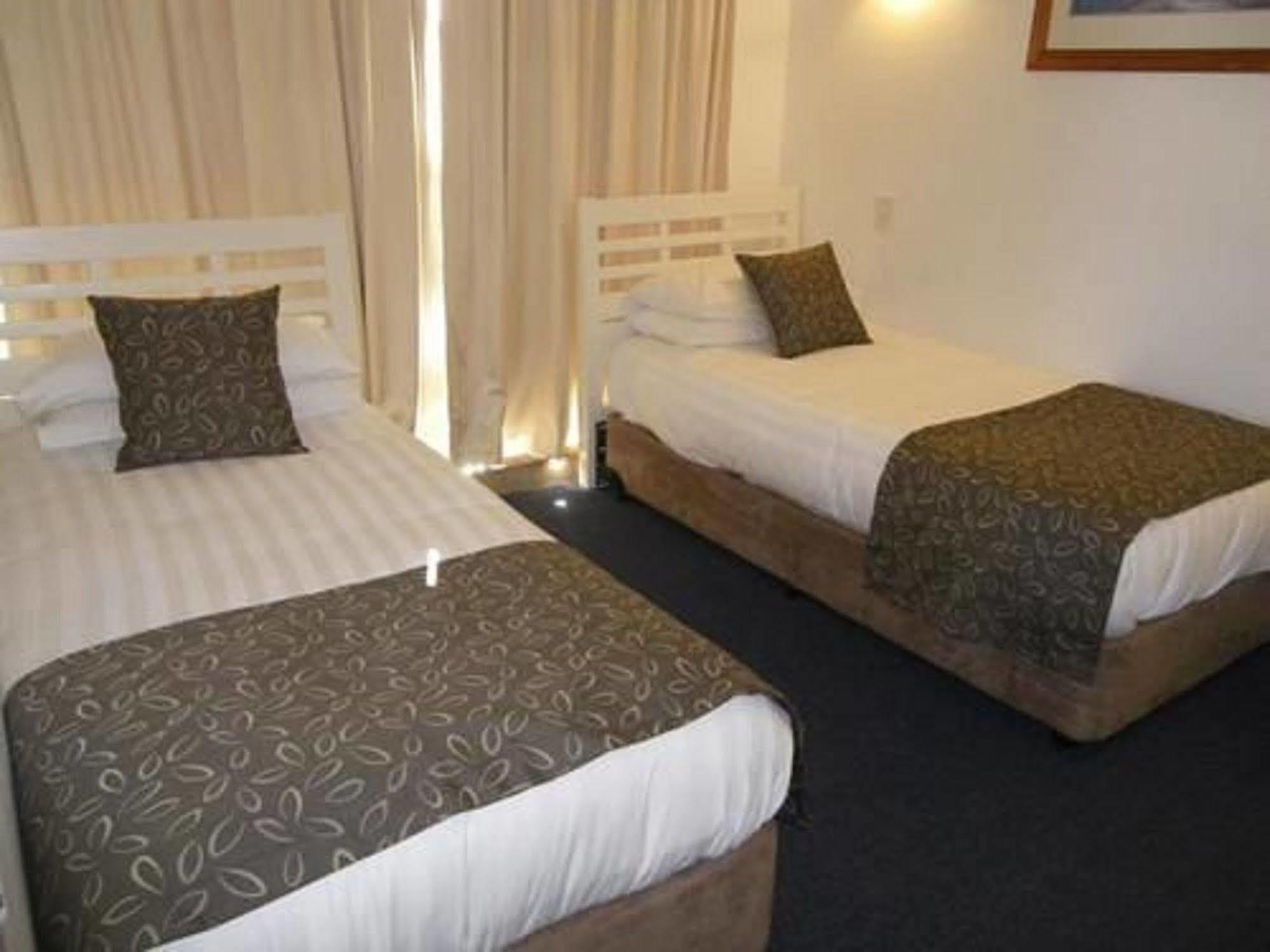 גולד קוסט Pacific Surf Absolute Beachfront Apartments מראה חיצוני תמונה