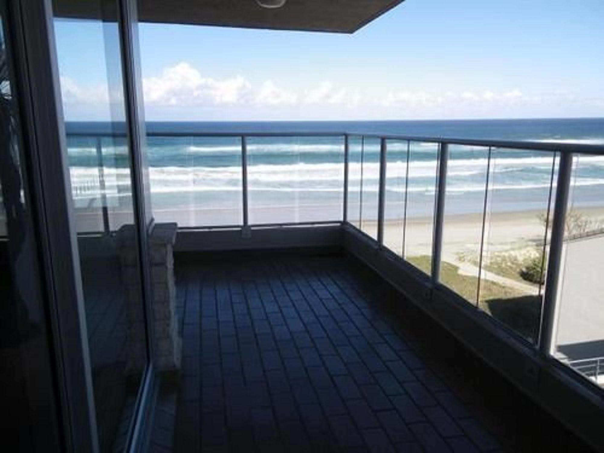 גולד קוסט Pacific Surf Absolute Beachfront Apartments מראה חיצוני תמונה