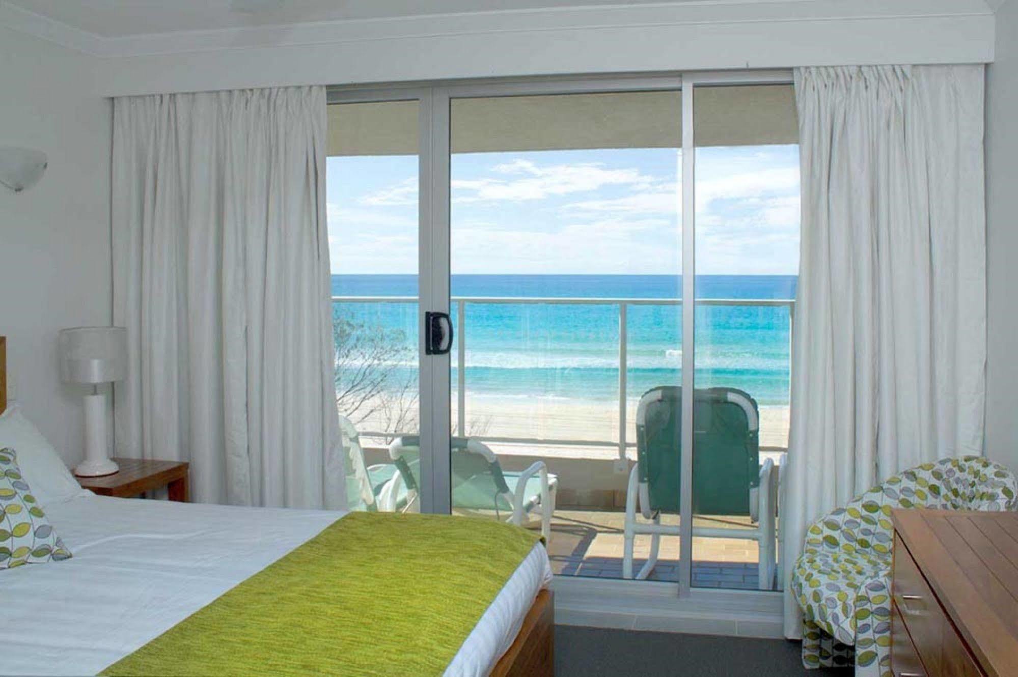 גולד קוסט Pacific Surf Absolute Beachfront Apartments מראה חיצוני תמונה