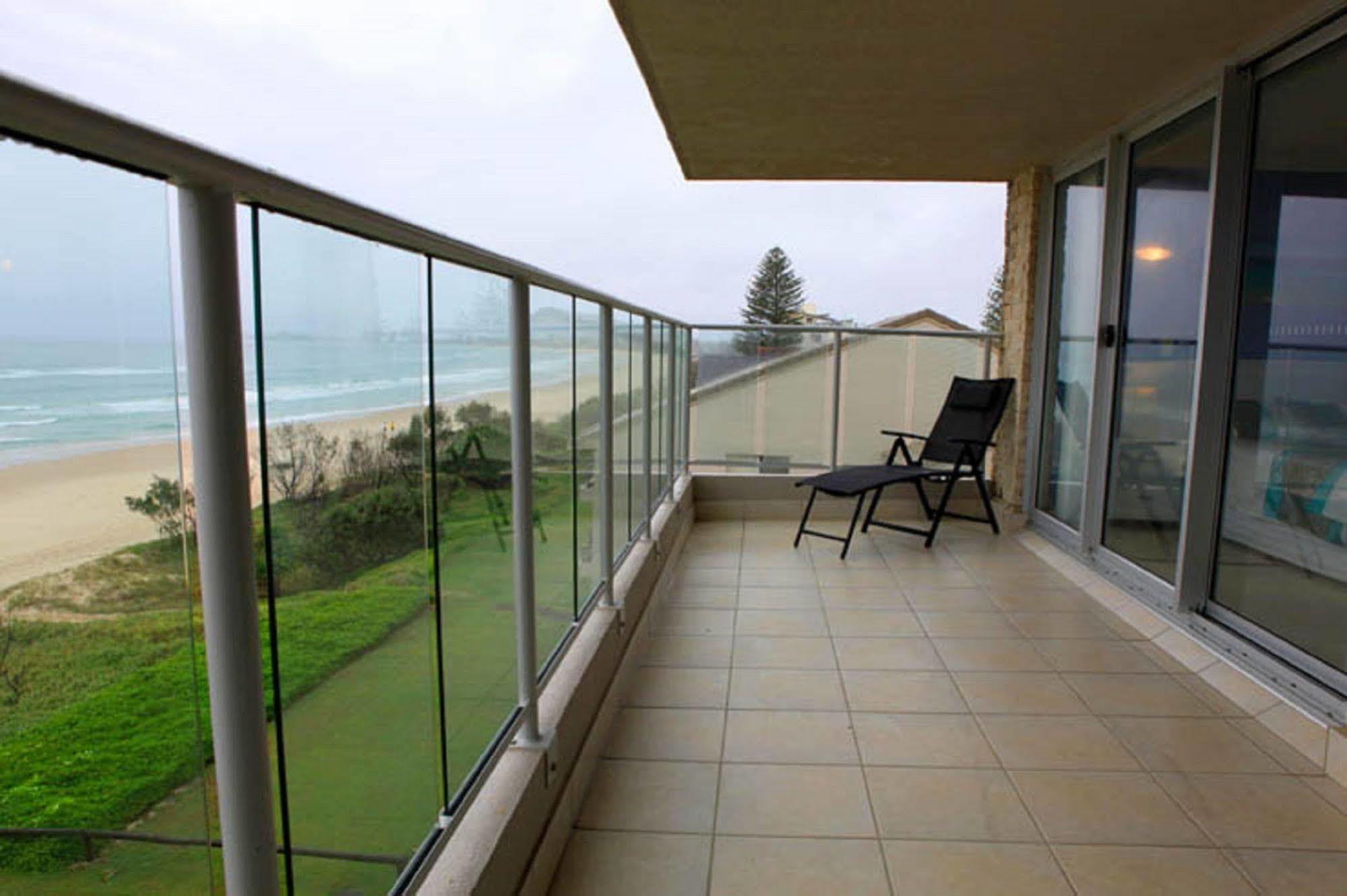 גולד קוסט Pacific Surf Absolute Beachfront Apartments מראה חיצוני תמונה